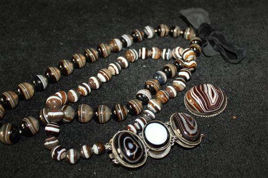 2 agate necklaces, bracelet & brooch